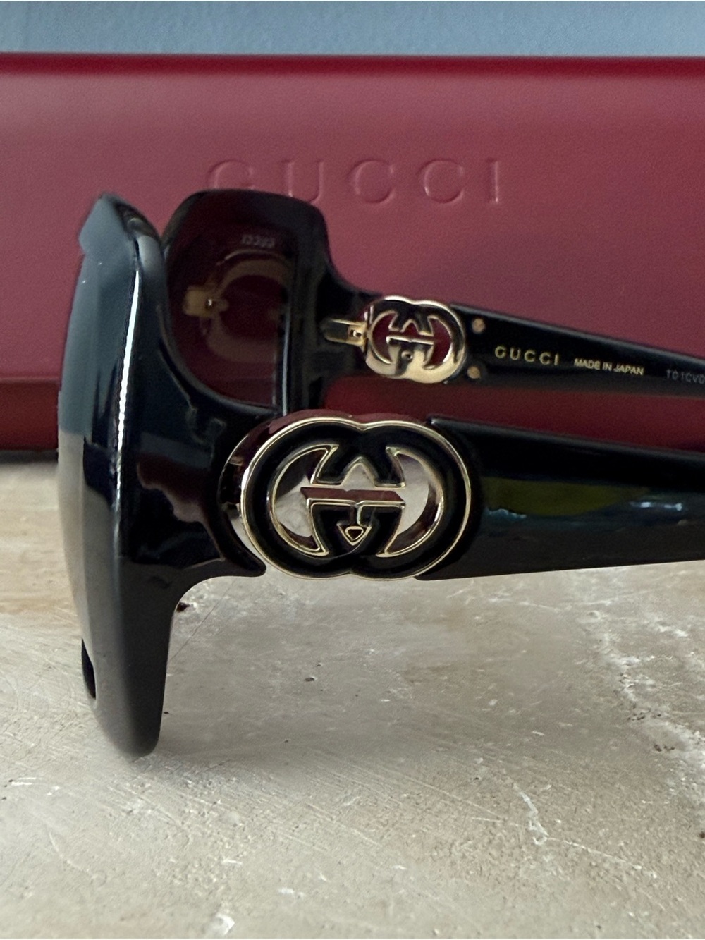 Gucci Women's Oversized Square Sunglasses in Black with Gray Gradient Lenses - Picture 2 of 7